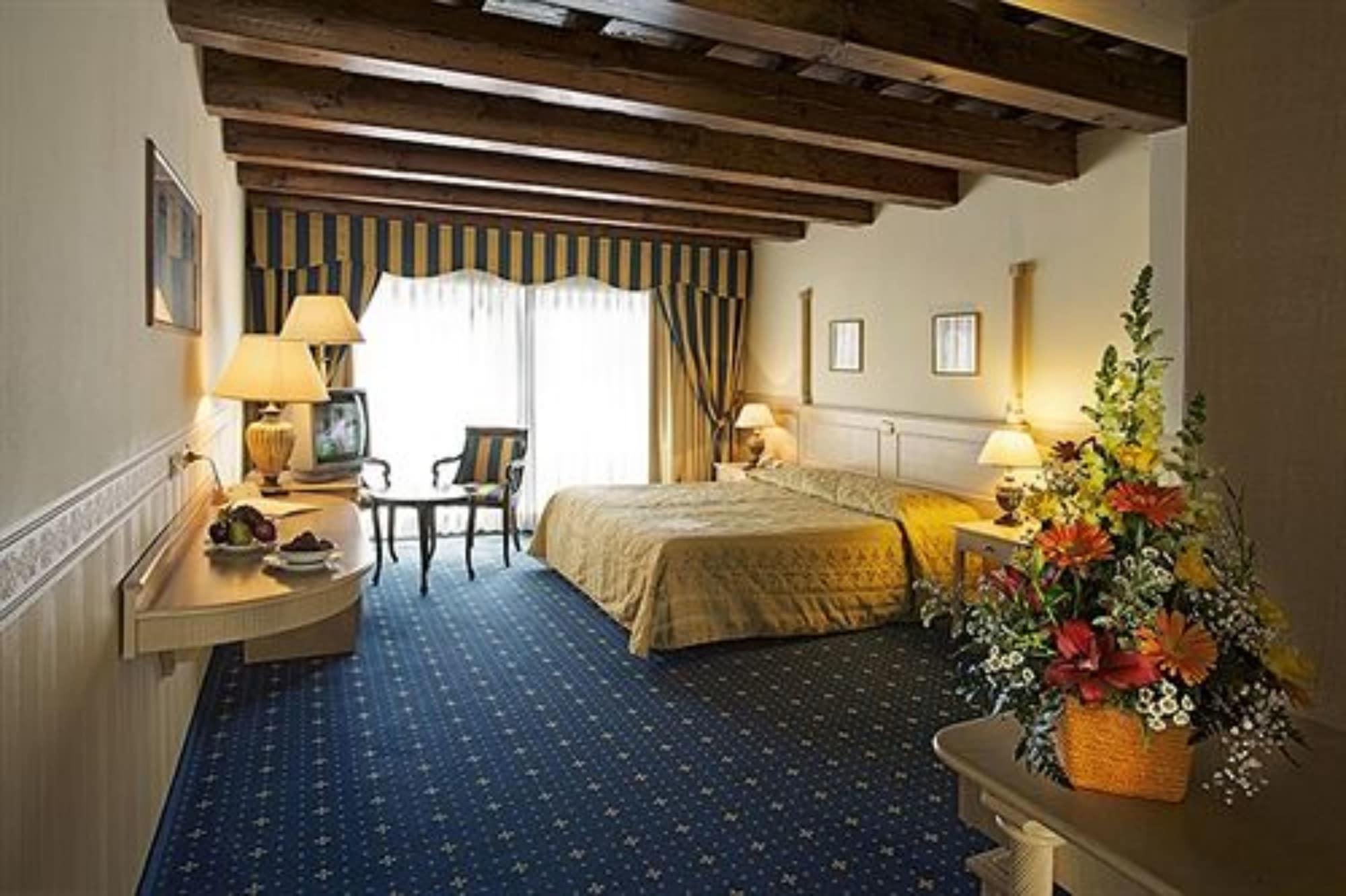 Hotel Orologio Ferrara Buitenkant foto