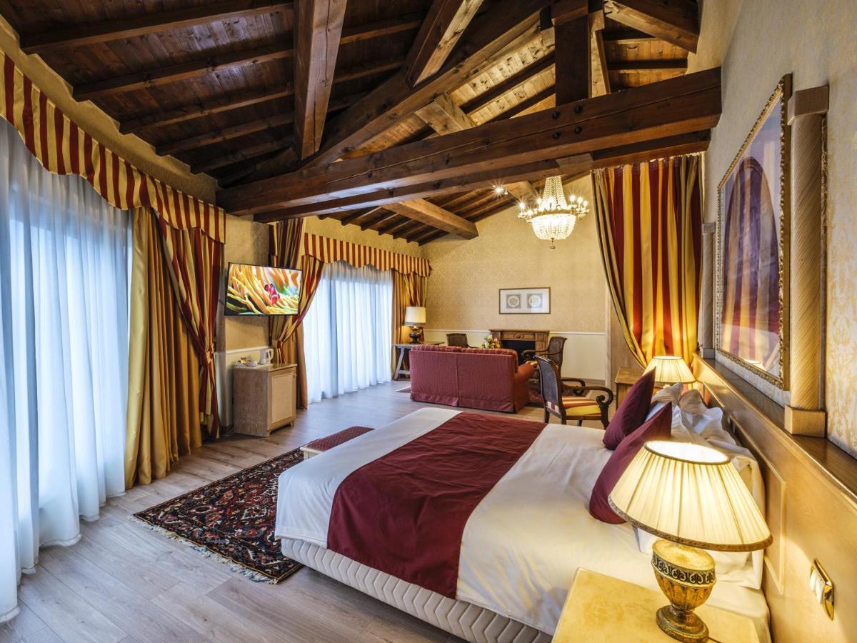 Hotel Orologio Ferrara Buitenkant foto