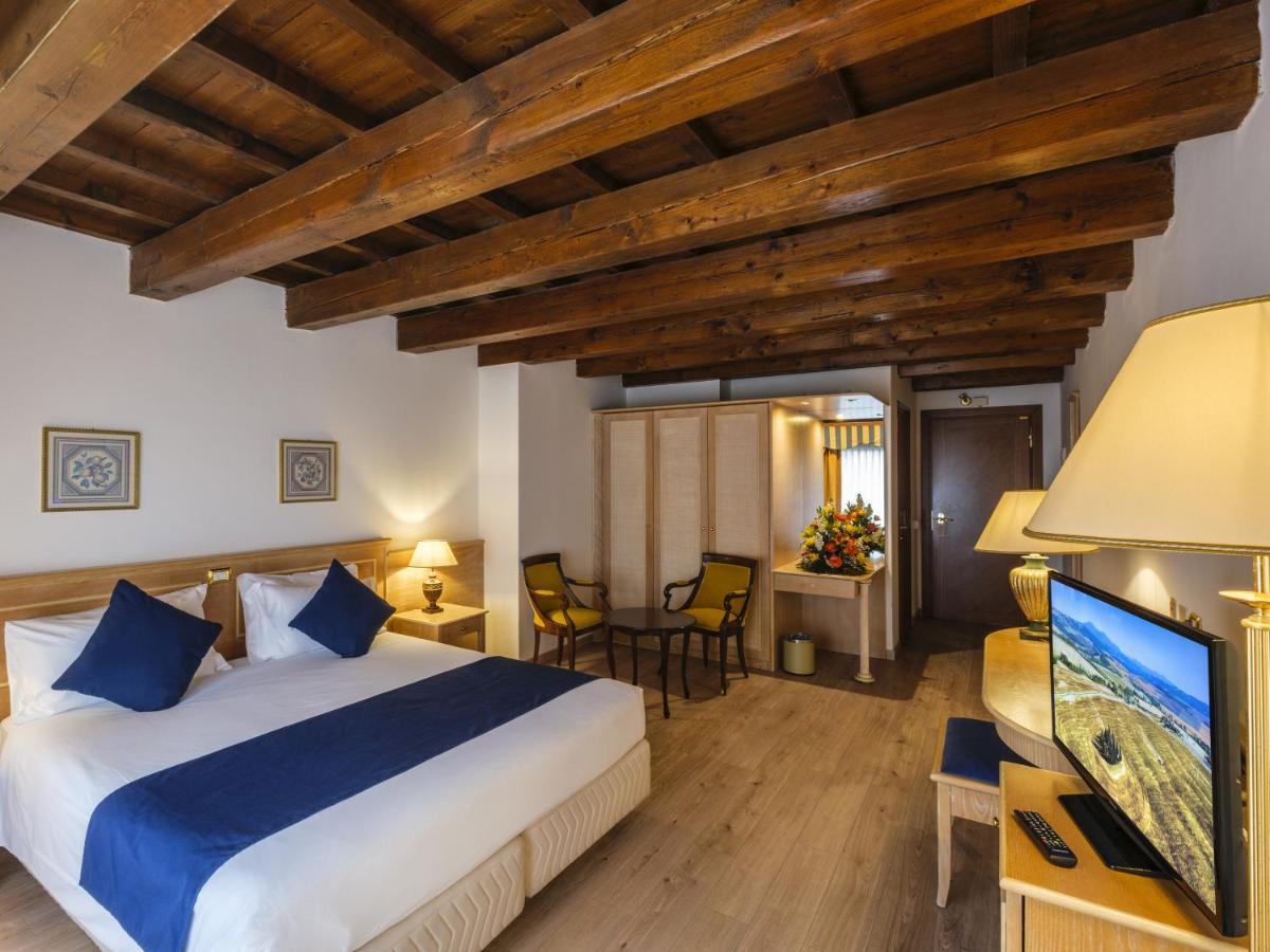 Hotel Orologio Ferrara Buitenkant foto